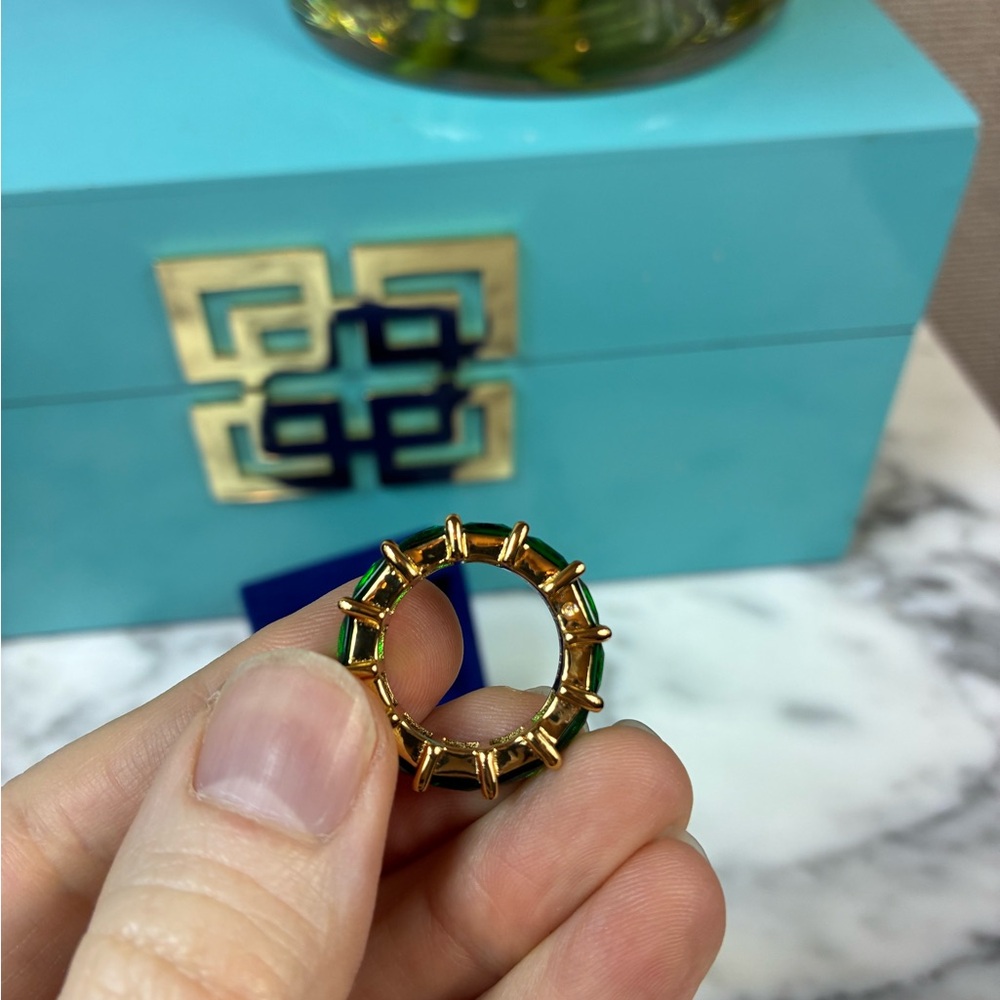 Kurt Geiger London Gold Plated w/ Green Crystals Size 7 Brand New Ring - Picture 4 of 7